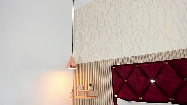 Snapshot of Laura_Ivy chatting on 10.06.25 Laura Ivy online show from 10.06.25