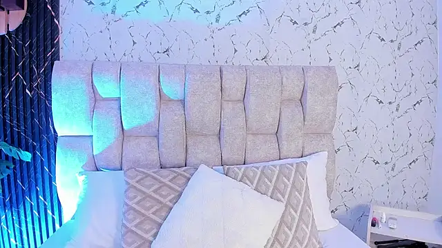 Laura Ivy online show from 04.11.26