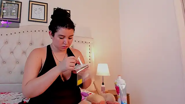 Snapshot of cristhi_esterling chatting on 10.22.25 cristhi esterling online show from 10.22.25