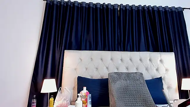 Snapshot of cristhi_esterling chatting on 10.23.25 cristhi esterling online show from 10.23.25