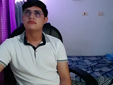 yesitwink  online show from 10.23.25