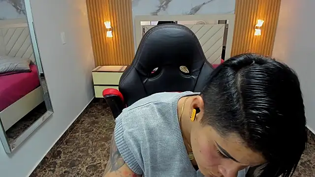 KAROLLJONES1 online show from 03.25.26