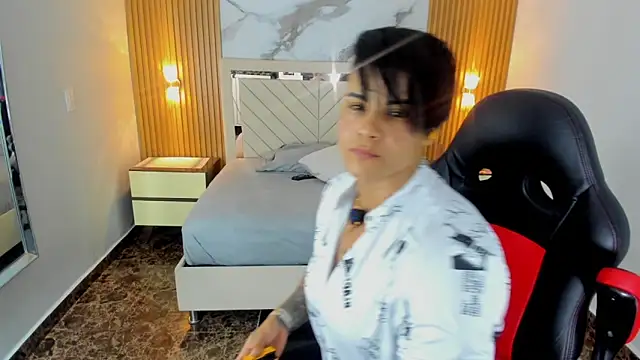 KAROLLJONES1 online show from 05.23.26