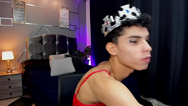 Room 69x online show from 09.28.25