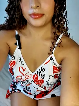 Snapshot of Lulupeach69 chatting on 11.09.25 Lulupeach69 online show from 11.09.25