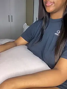 Snapshot of Sipsdoll chatting on 10.05.25 Sipsdoll online show from 10.05.25