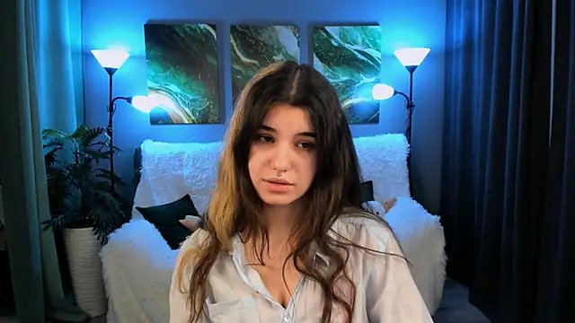 Snapshot of AnoraDark chatting on 10.04.25 AnoraDark online show from 10.04.25