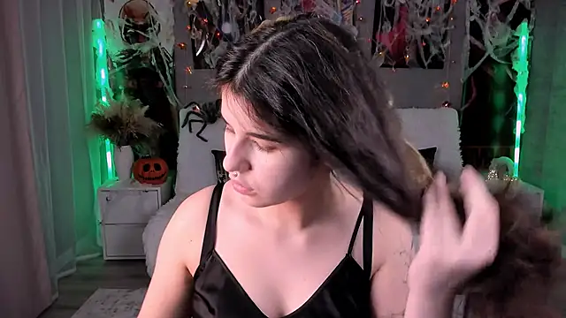 Snapshot of AnoraDark chatting on 10.11.25 AnoraDark online show from 10.11.25