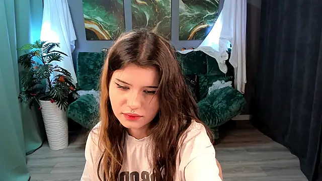 Snapshot of AnoraDark chatting on 11.05.25 AnoraDark online show from 11.05.25