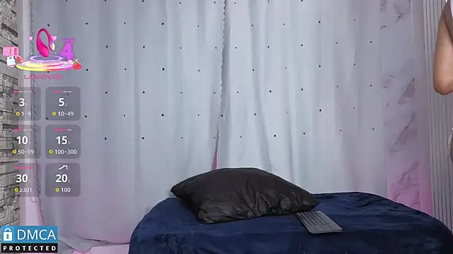 Snapshot of Clhoee_ chatting on 10.25.25 Clhoee online show from 10.25.25