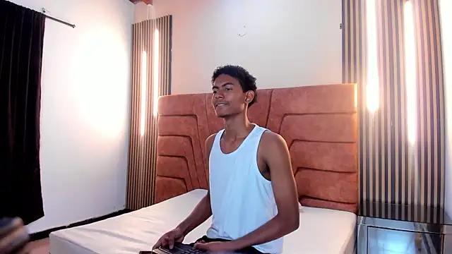 Snapshot of FYKMOR_1 chatting on 09.25.25 FYKMOR 1 online show from 09.25.25