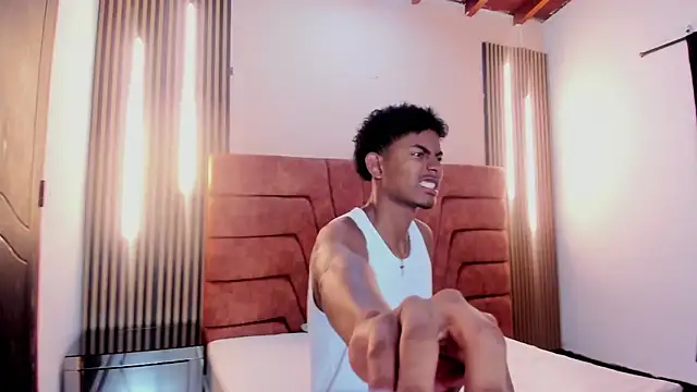 Snapshot of FYKMOR_1 chatting on 10.04.25 FYKMOR 1 online show from 10.04.25