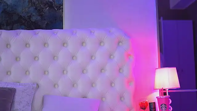 KendraMoon online show from 11.04.25