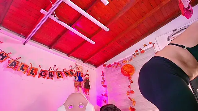 Snapshot of emma_madi chatting on 10.15.25 emma madi online show from 10.15.25