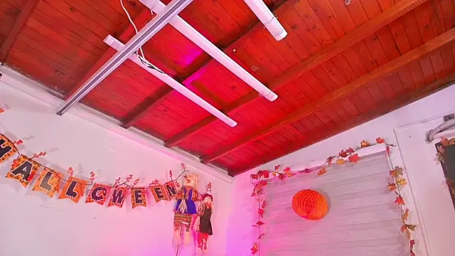 Snapshot of emma_madi chatting on 10.18.25 emma madi online show from 10.18.25