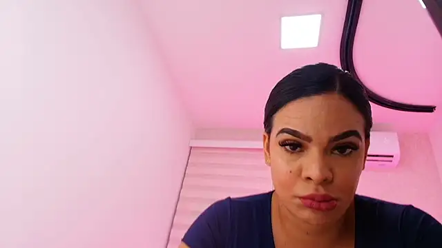 Snapshot of emma_madi chatting on 11.04.25 emma madi online show from 11.04.25