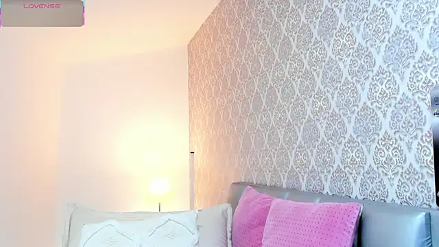 BellaNixs online show from 12.20.25