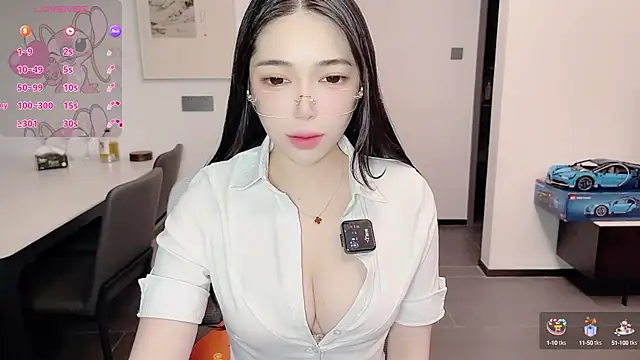 Snapshot of Scarlett-bb chatting on 10.13.25 Scarlett-bb online show from 10.13.25