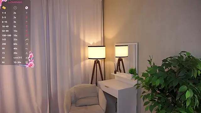 Snapshot of TomokoRocha chatting on 10.09.25 TomokoRocha online show from 10.09.25