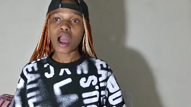 SexyBitchx01 online show from 10.25.25