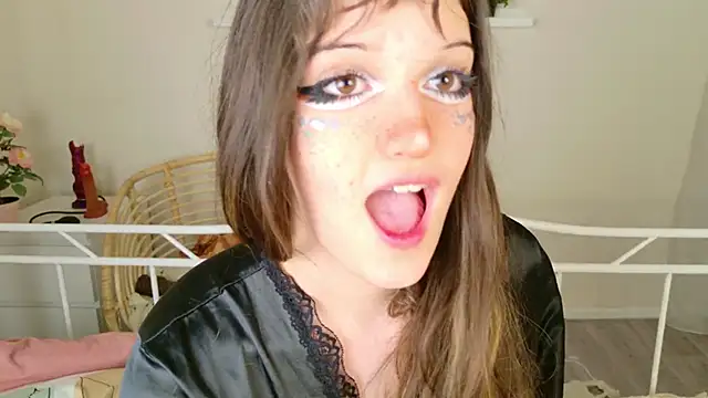 Snapshot of kamila_blush chatting on 12.04.25 kamila blush online show from 12.04.25