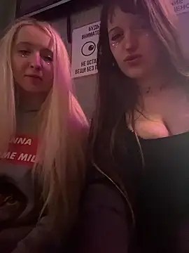 Snapshot of kamila_blush chatting on 02.13.26 kamila blush online show from 02.13.26