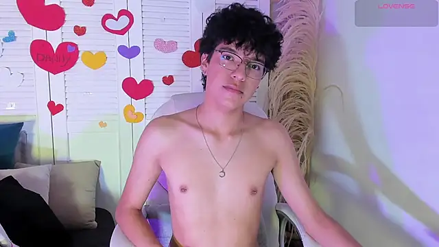 Snapshot of miilo_wolf chatting on 09.09.25 miilo wolf online show from 09.09.25