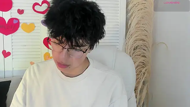 Snapshot of miilo_wolf chatting on 09.12.25 miilo wolf online show from 09.12.25