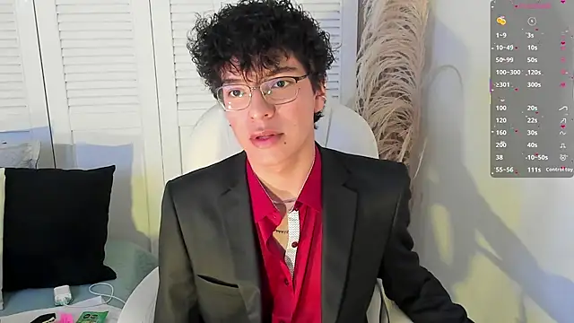 Snapshot of miilo_wolf chatting on 09.19.25 miilo wolf online show from 09.19.25