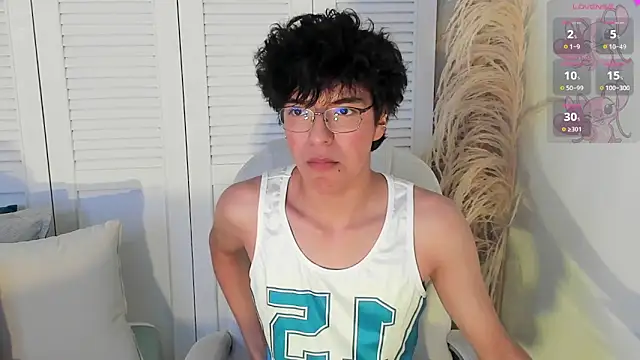 Snapshot of miilo_wolf chatting on 09.26.25 miilo wolf online show from 09.26.25