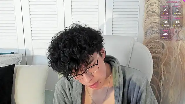 Snapshot of miilo_wolf chatting on 09.30.25 miilo wolf online show from 09.30.25