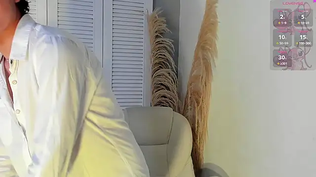 Snapshot of miilo_wolf chatting on 10.04.25 miilo wolf online show from 10.04.25