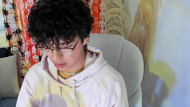 Snapshot of miilo_wolf chatting on 10.09.25 miilo wolf online show from 10.09.25