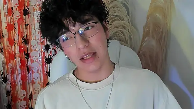 Snapshot of miilo_wolf chatting on 10.10.25 miilo wolf online show from 10.10.25