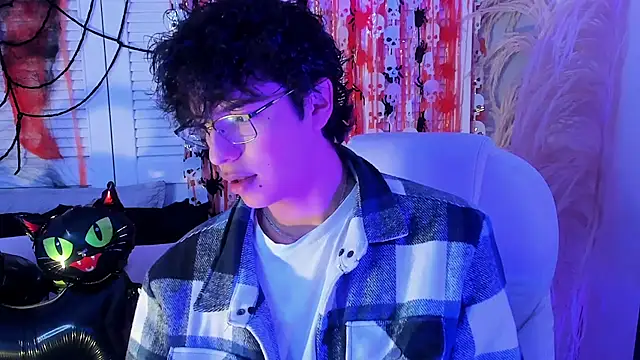 Snapshot of miilo_wolf chatting on 10.16.25 miilo wolf online show from 10.16.25