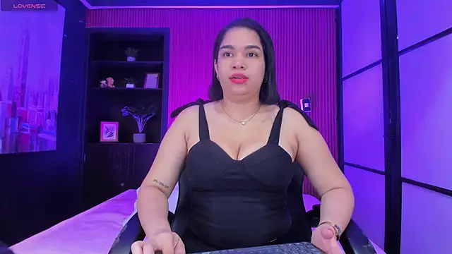 Snapshot of SamaraAnders_ chatting on 06.16.26 SamaraAnders online show from 06.16.26