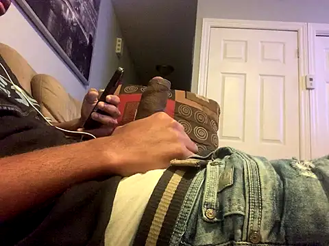 Snapshot of Insurance-03 chatting on 10.08.25 Insurance-03 online show from 10.08.25