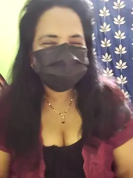 Snapshot of mallu-lover chatting on 10.11.25 mallu-lover online show from 10.11.25