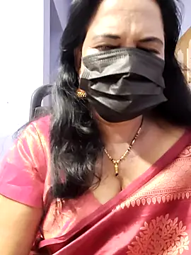 Snapshot of mallu-lover chatting on 10.14.25 mallu-lover online show from 10.14.25