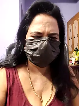 Snapshot of mallu-lover chatting on 10.28.25 mallu-lover online show from 10.28.25