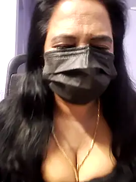 Snapshot of mallu-lover chatting on 11.02.25 mallu-lover online show from 11.02.25