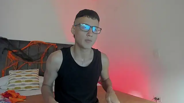 NoahLux online show from 10.31.25