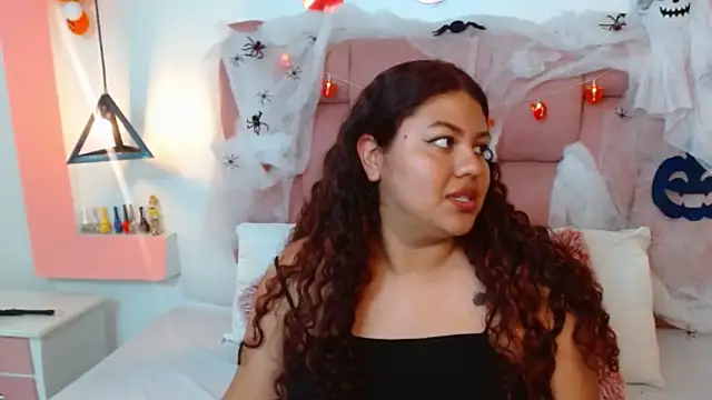 CloeStron online show from 10.25.25