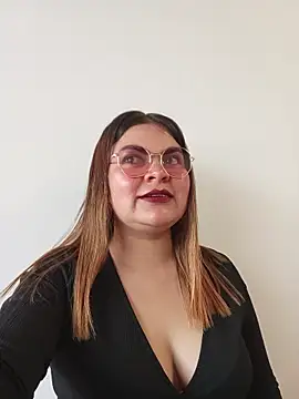 LUCIANA  99 online show from 10.31.25