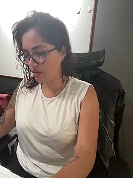 Snapshot of Camila_Garcia_ chatting on 09.27.25 Camila Garcia online show from 09.27.25