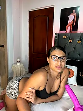 Snapshot of ema_zoe chatting on 10.14.25 ema zoe online show from 10.14.25