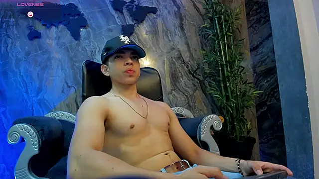 Snapshot of Eryonbradley chatting on 09.13.25 Eryonbradley online show from 09.13.25