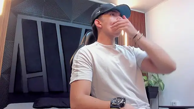 Snapshot of Eryonbradley chatting on 09.30.25 Eryonbradley online show from 09.30.25