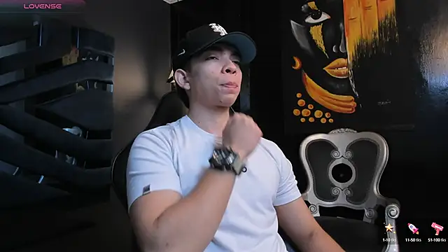 Snapshot of Eryonbradley chatting on 10.15.25 Eryonbradley online show from 10.15.25