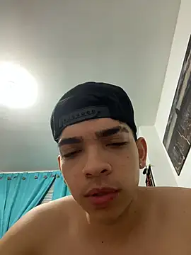 Snapshot of Eryonbradley chatting on 10.27.25 Eryonbradley online show from 10.27.25